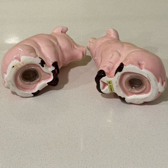 Vintage Pig Salt and Pepper Shakers Made in Taiwan - Picture 6 of 6